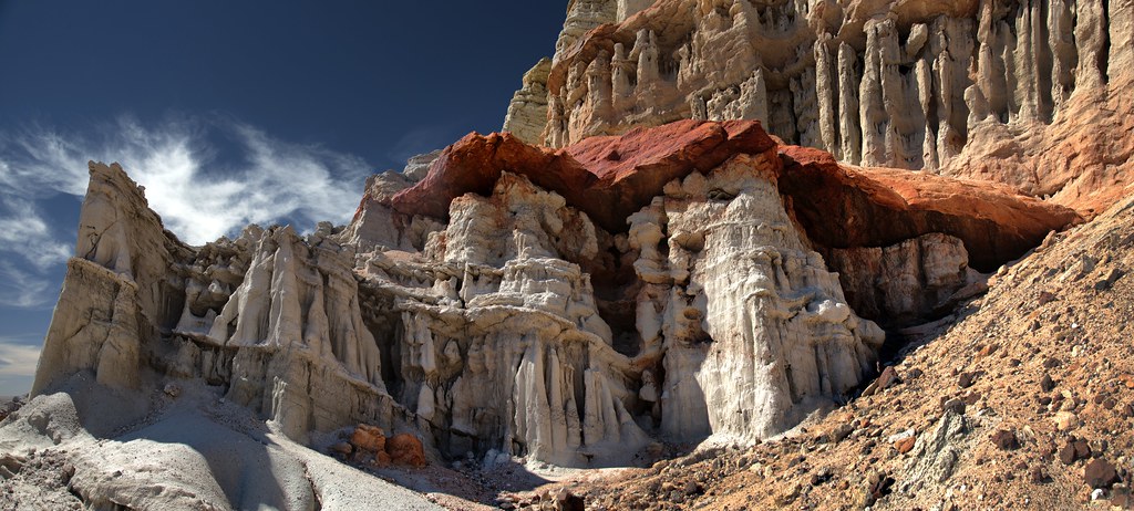 Red Rocks & Far Horizons: Exotic Photoshoot Ideas to Make Your Content Pop